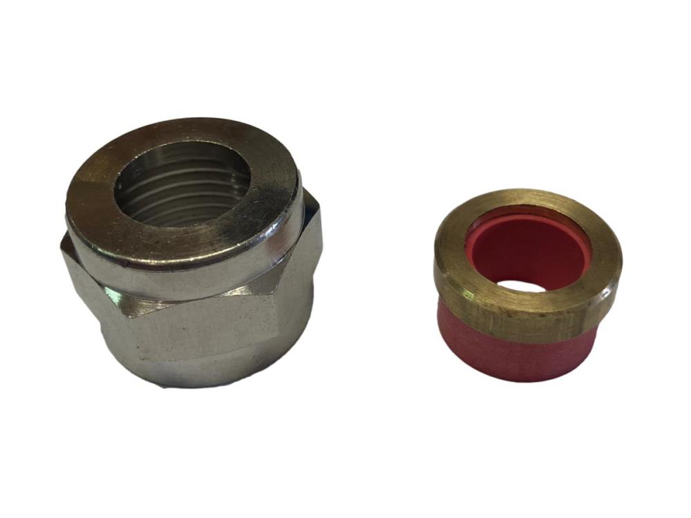 Compression fitting for stainless steel pipes