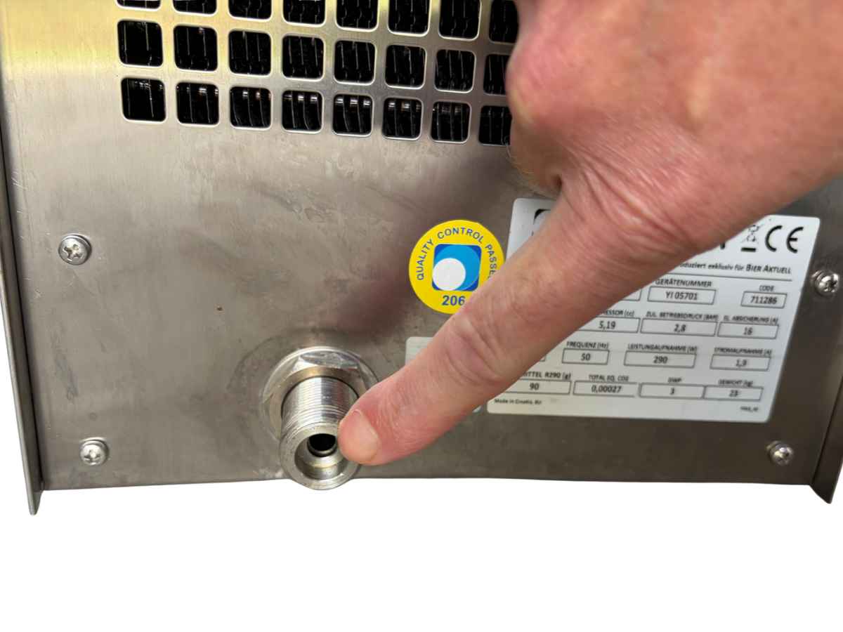 Getränkeeingang am Durchlaufkühler zur Bestimmung des Innendurchmessers einer 7 oder 10 mm Bierleitung