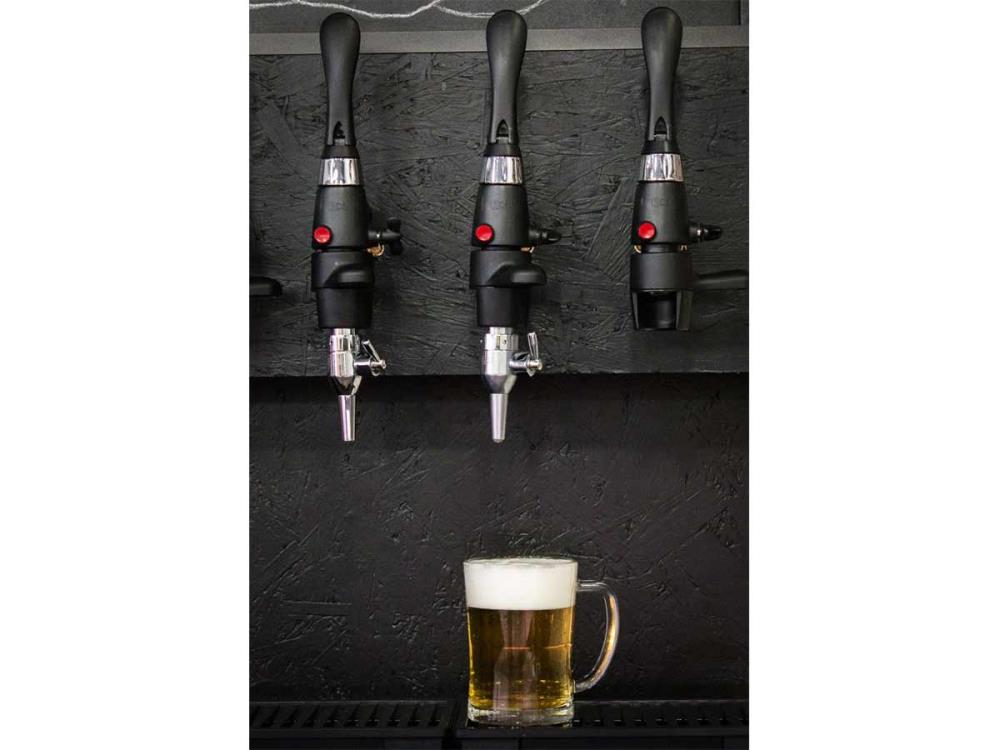 Beer brewing set with brewing system, lautering attachment