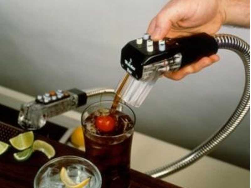 Dispensing nozzle with premix connections for 5 or 7 drinks