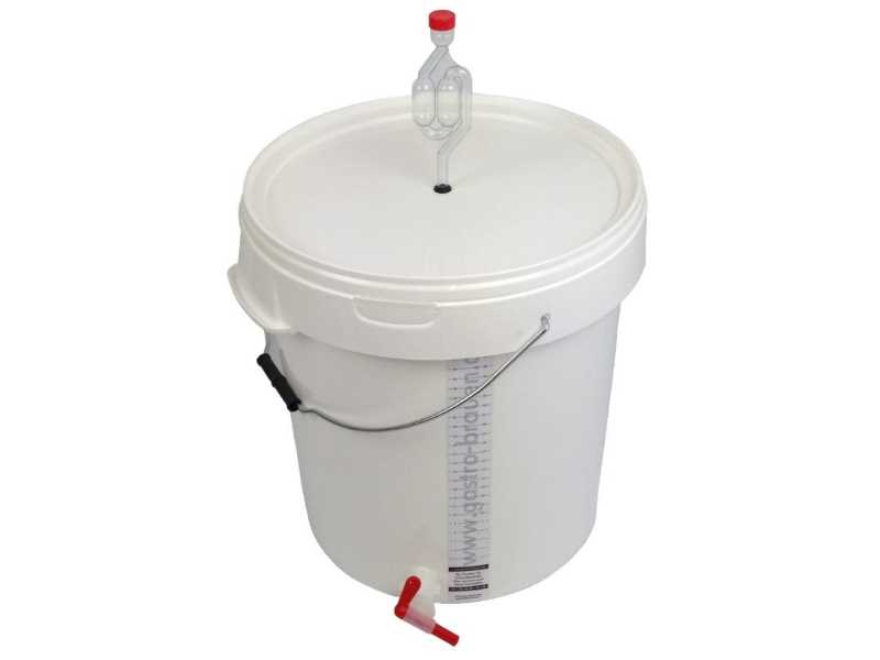 Complete brewing system with lautering attachment, fermentation bucket and mash bag