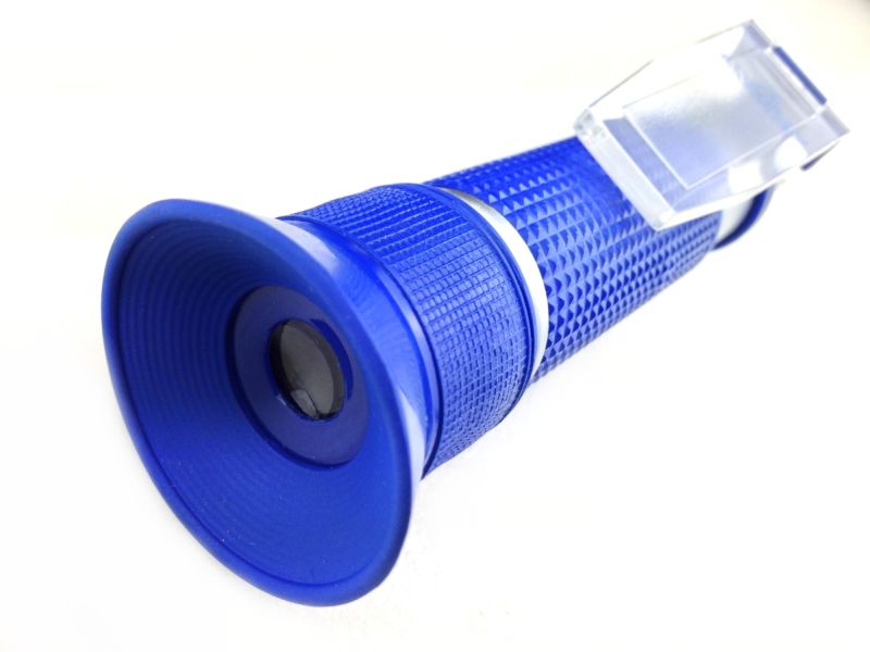 Beer refractometer for determining the sugar content