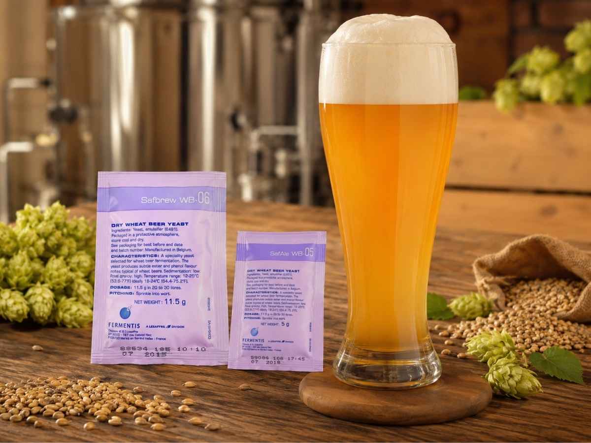 Bierhefe für Weizenbier mit WB-06 Trockenhefe und naturtrübem Weizenbier beim Bier brauen