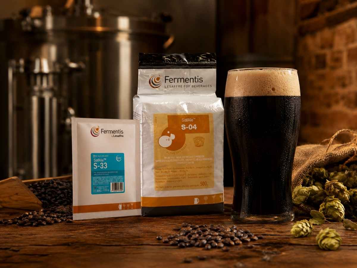Bierhefe für Stout und Porter mit S-04 Trockenhefe und dunklem Craft Beer beim Bier brauen