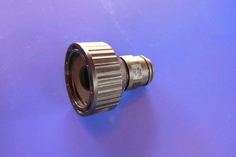 Connection 3/4" to 5/16" or 8mm plug and hose