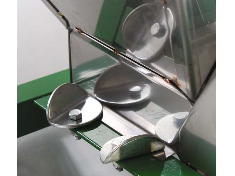 Fruit mill green 7 l with stainless steel funnel